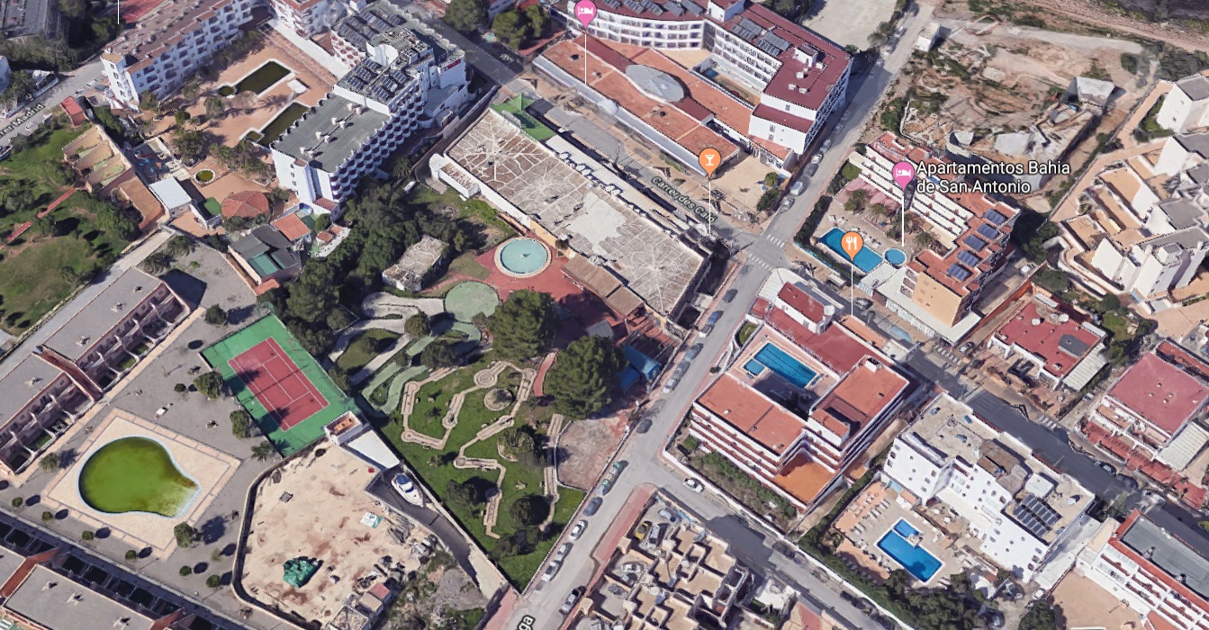 Vista de fachada y calle