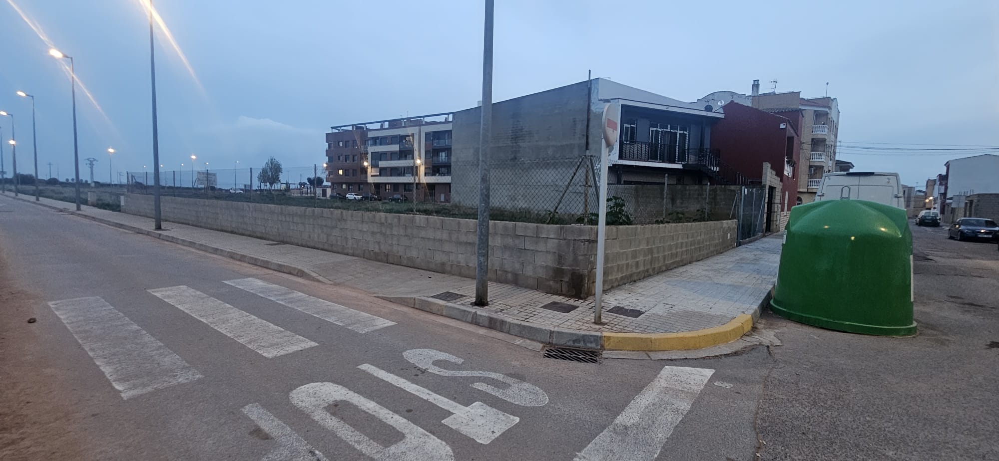Vista urbana del perímetro del solar