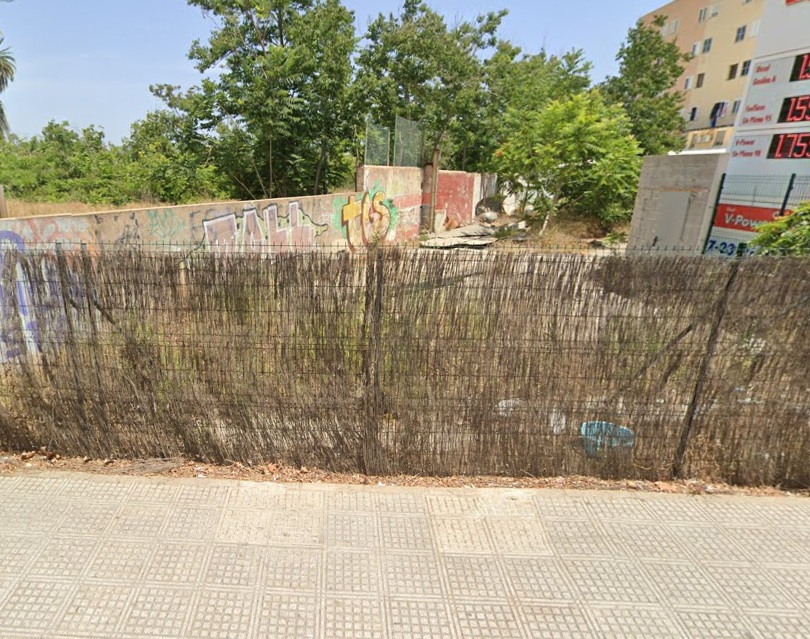 Vista de calle del solar en Ignacio Wallis
